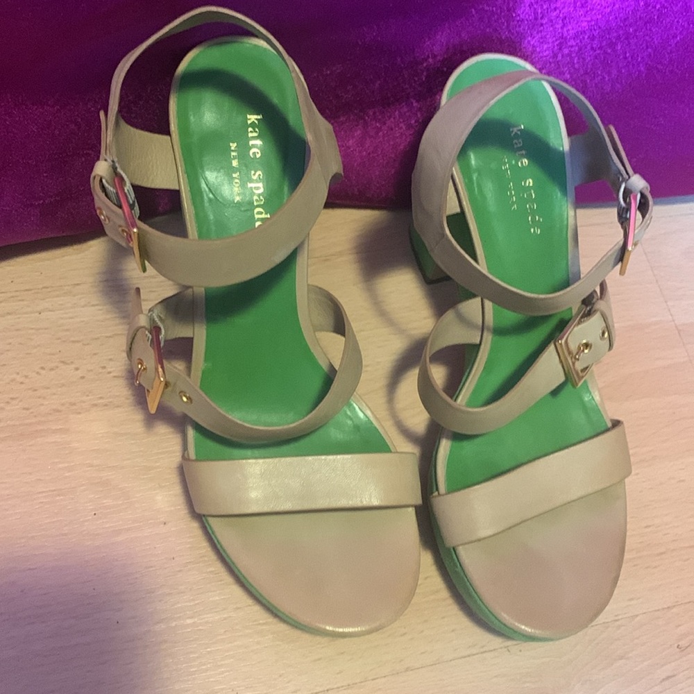Kate Spade size 6 1/2 light brown leather and green suede sandal,2 broken straps - Picture 3 of 11